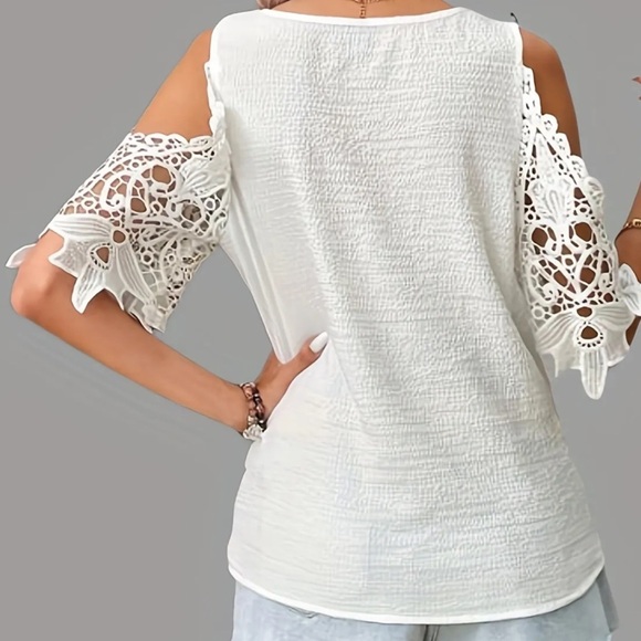 NWOT Beautiful Crochet Detailed Top - Picture 6 of 6